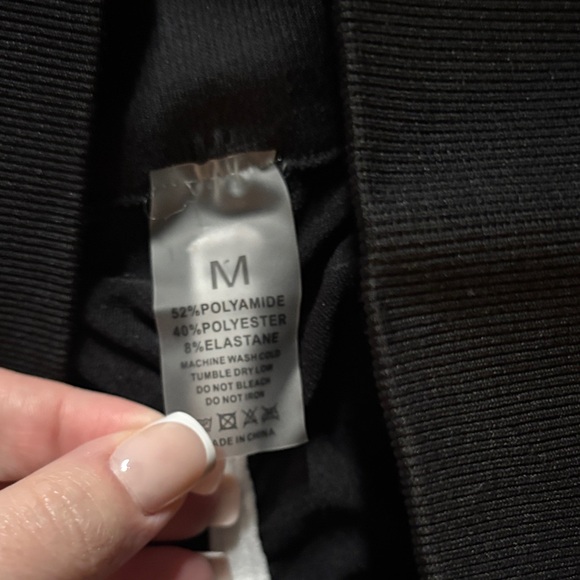 Black High-Waisted Leggings - Picture 2 of 3